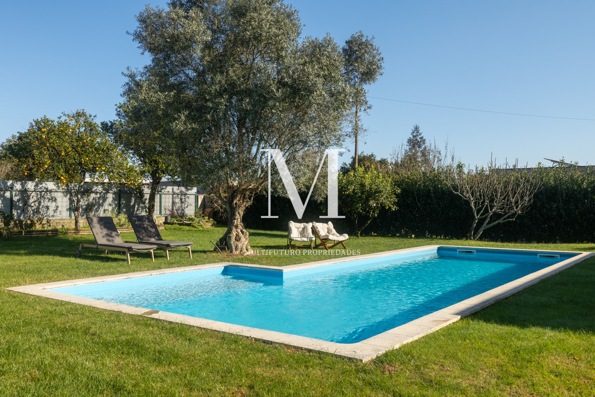 Famalicão | Propriedade T3+1 Térrea | 1.500 m² | Piscina | Jardim | LUXO