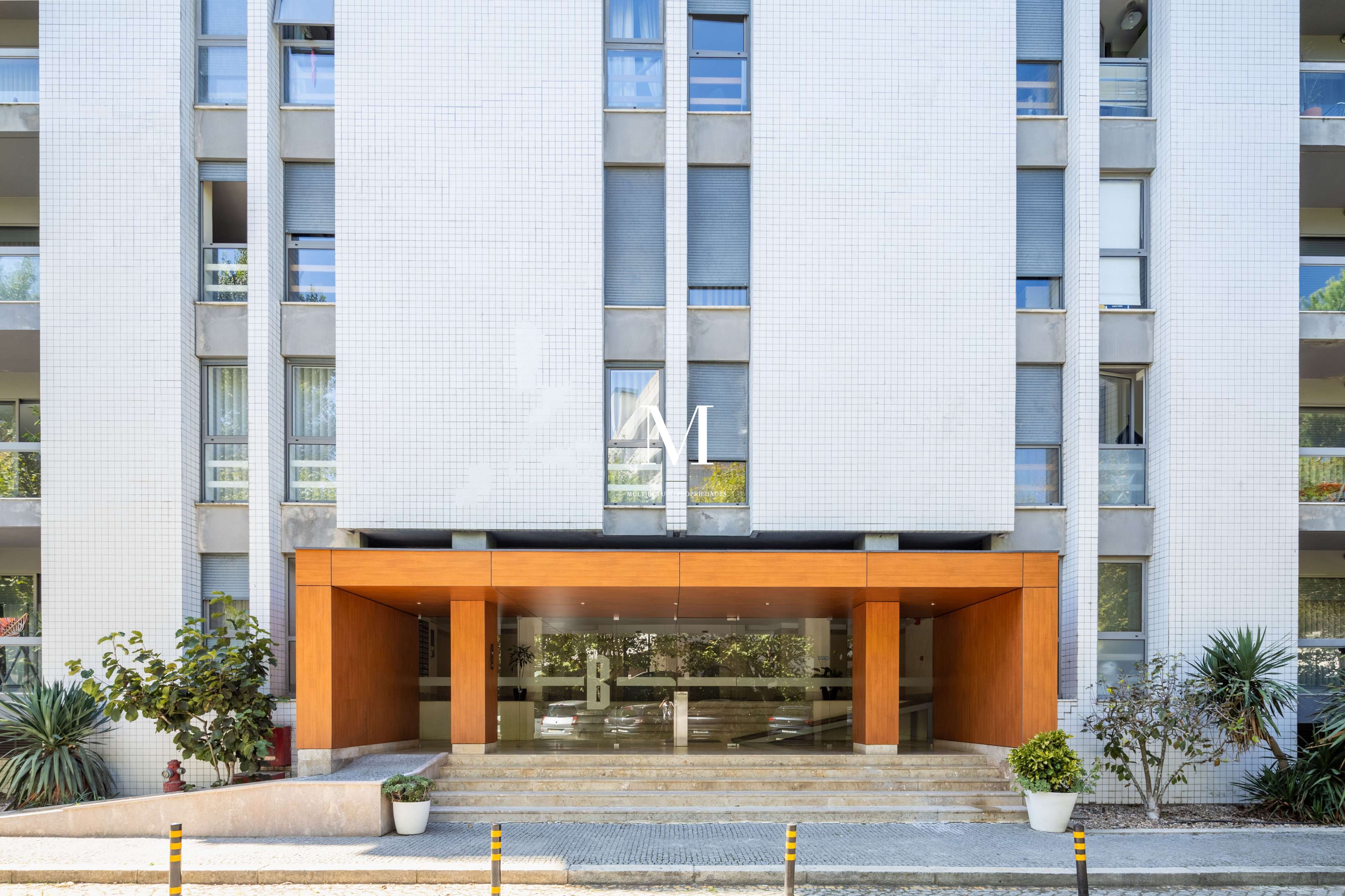 Apartamento T3+1 | Maia | Condomínio fechado | RENOVADO |Box de garagem 